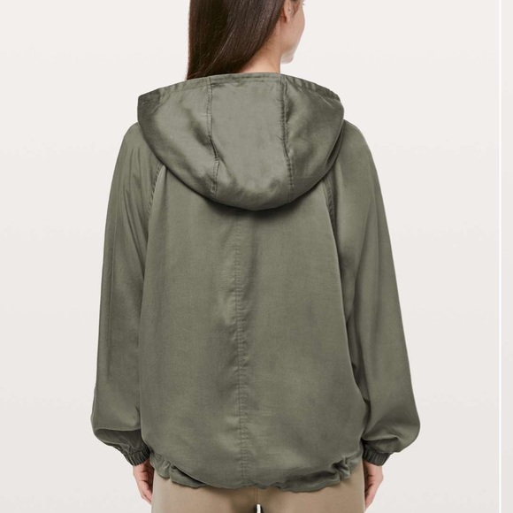 Lululemon city stroll hoodie - Picture 2 of 5